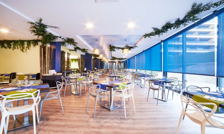 alvorbaia restaurant blue dining room area 768x461