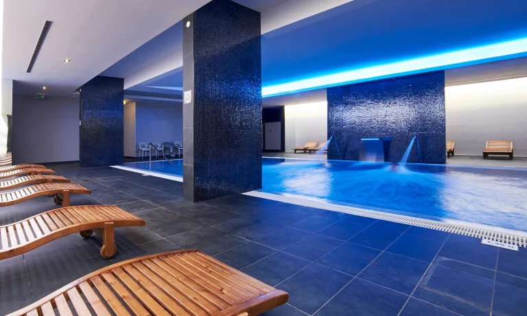 alvorbaia spa indoor pool 768x461