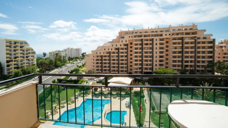clubamarilis 2bedroom apartment balcony poolview full 768x432