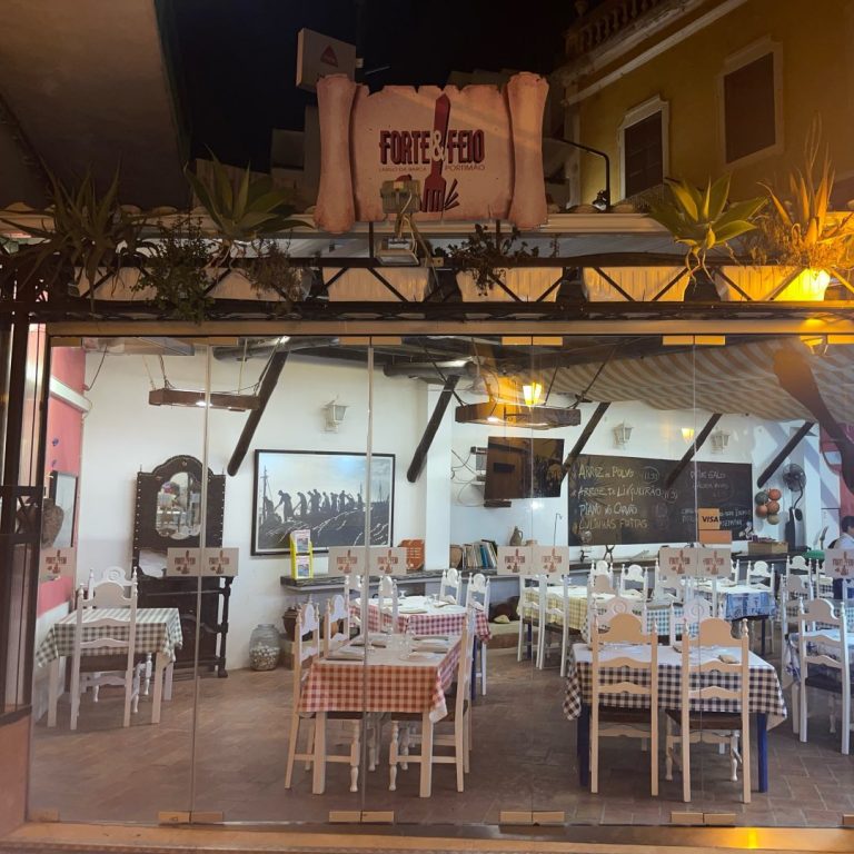 forte e feio 768x768