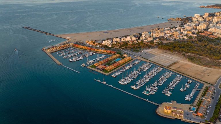 vista aerea da marina de portimao ao nascer do sol 1 768x432